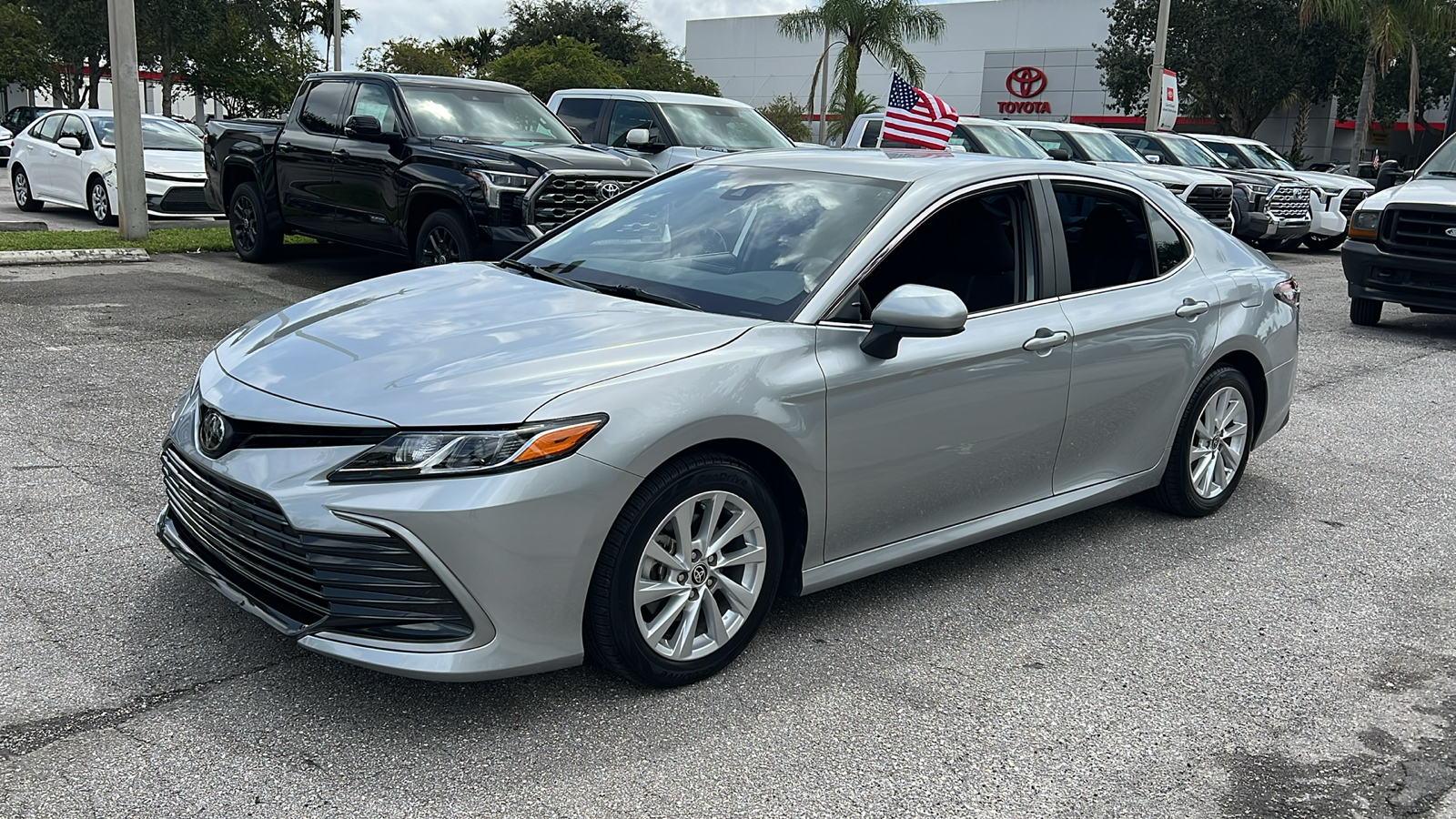 2023 Toyota Camry LE 3