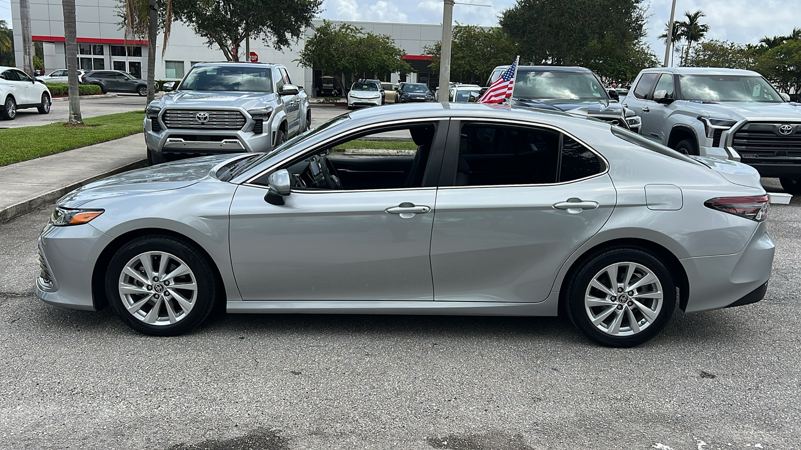 2023 Toyota Camry LE 4