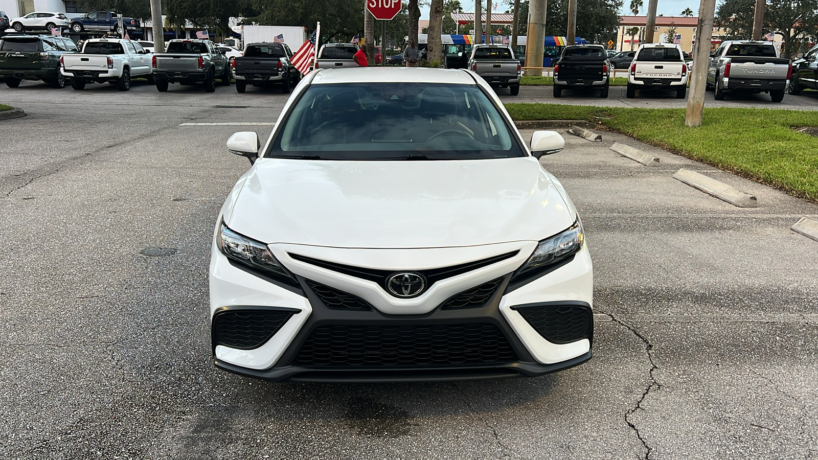 2023 Toyota Camry SE 2