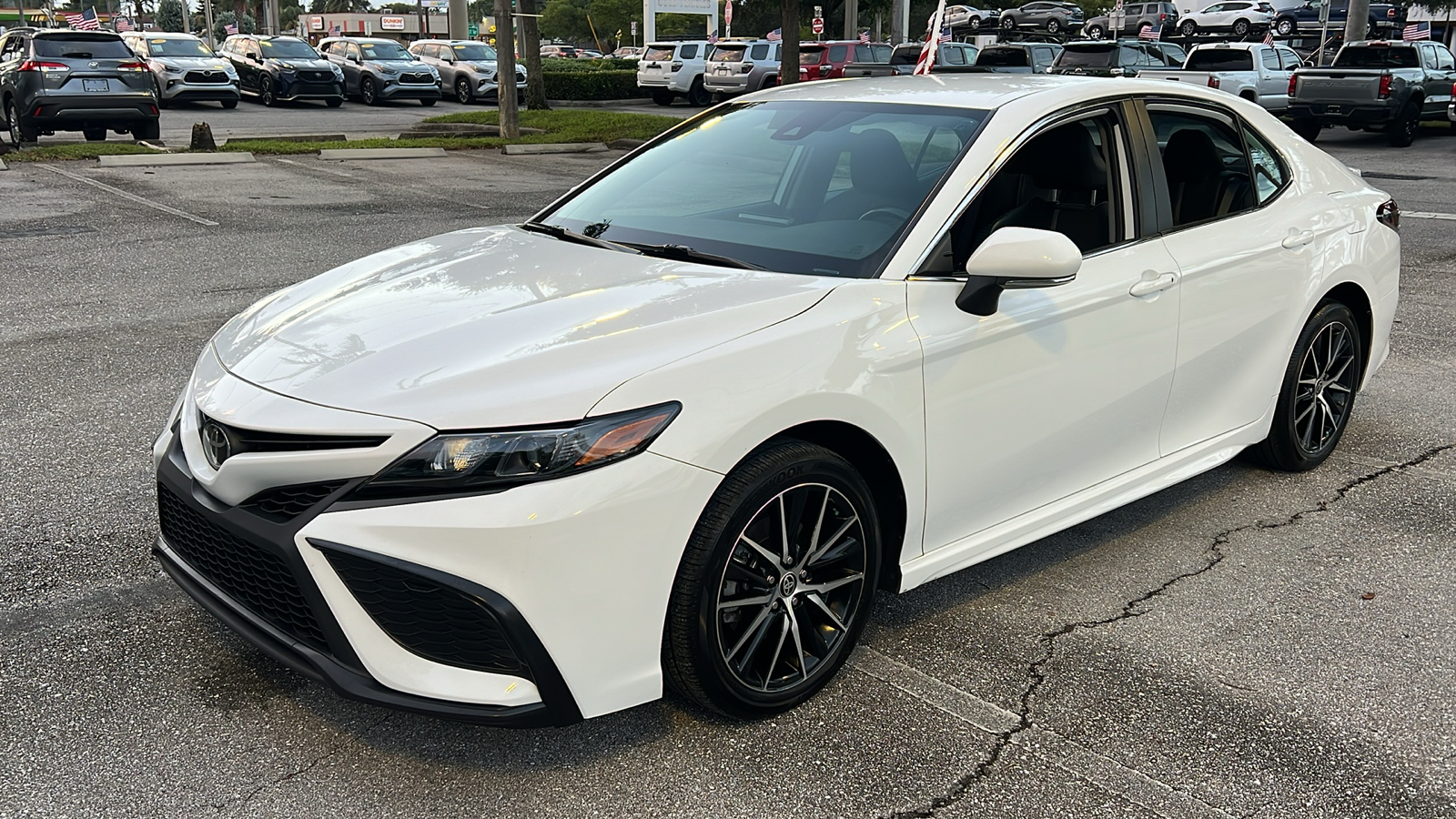 2023 Toyota Camry SE 3