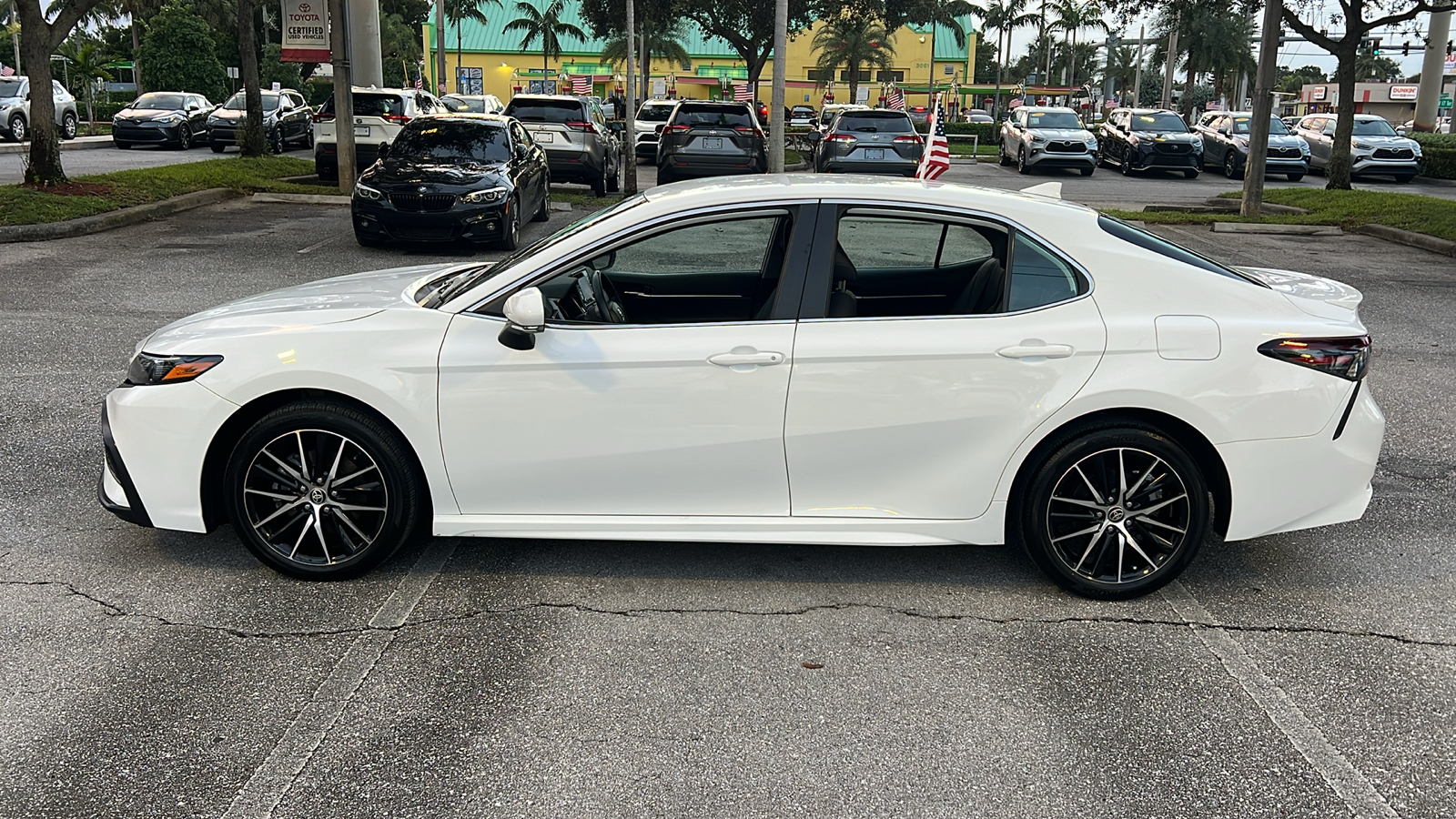 2023 Toyota Camry SE 4