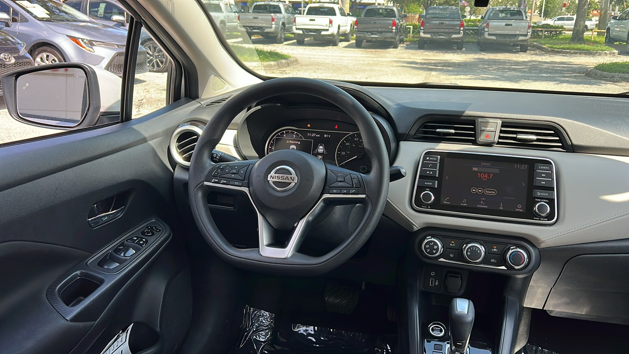 2021 Nissan Versa 1.6 SV 14