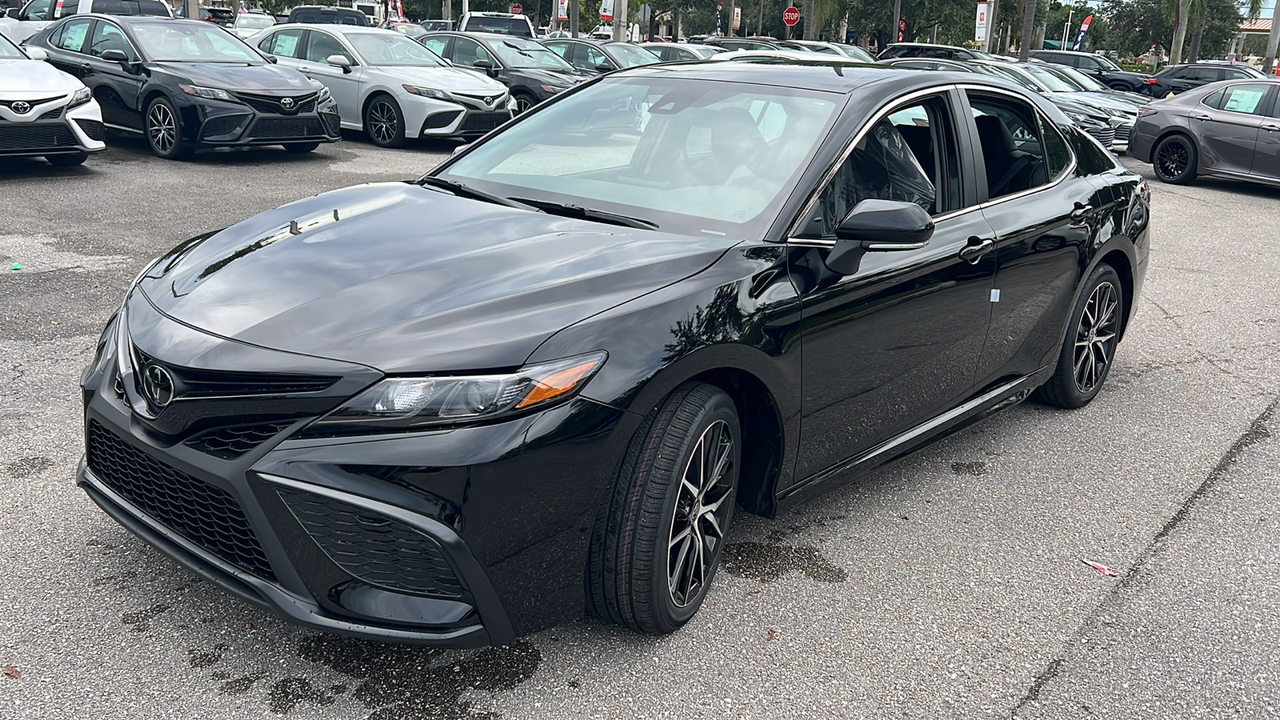 2024 Toyota Camry SE 3