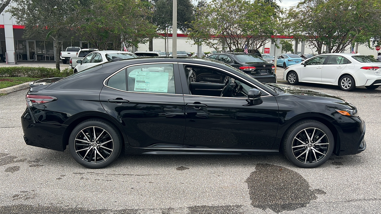 2024 Toyota Camry SE 10