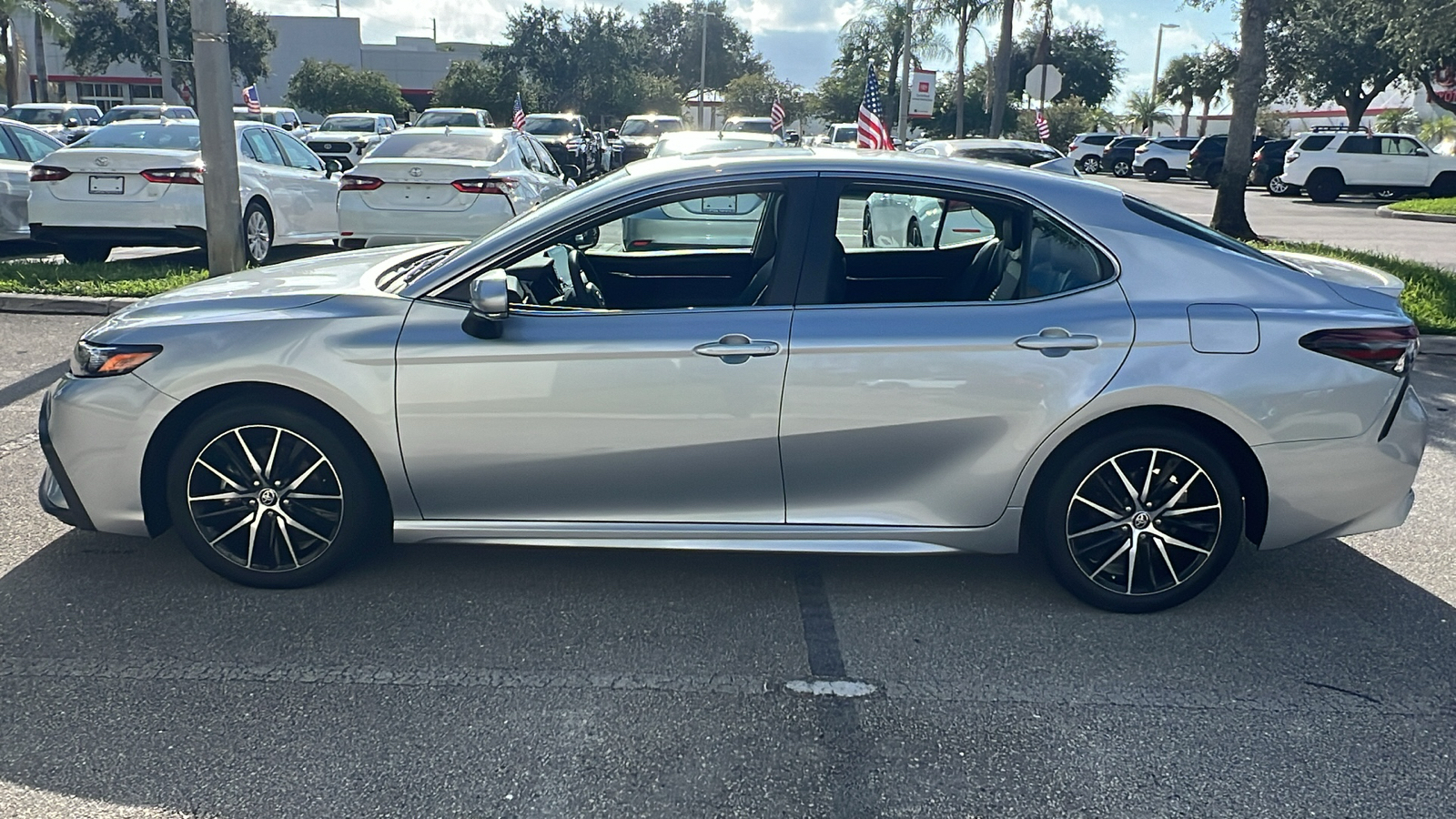 2024 Toyota Camry SE 4