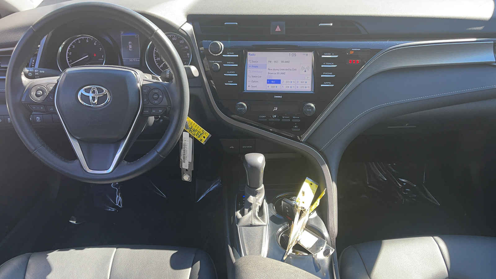 2020 Toyota Camry SE 23