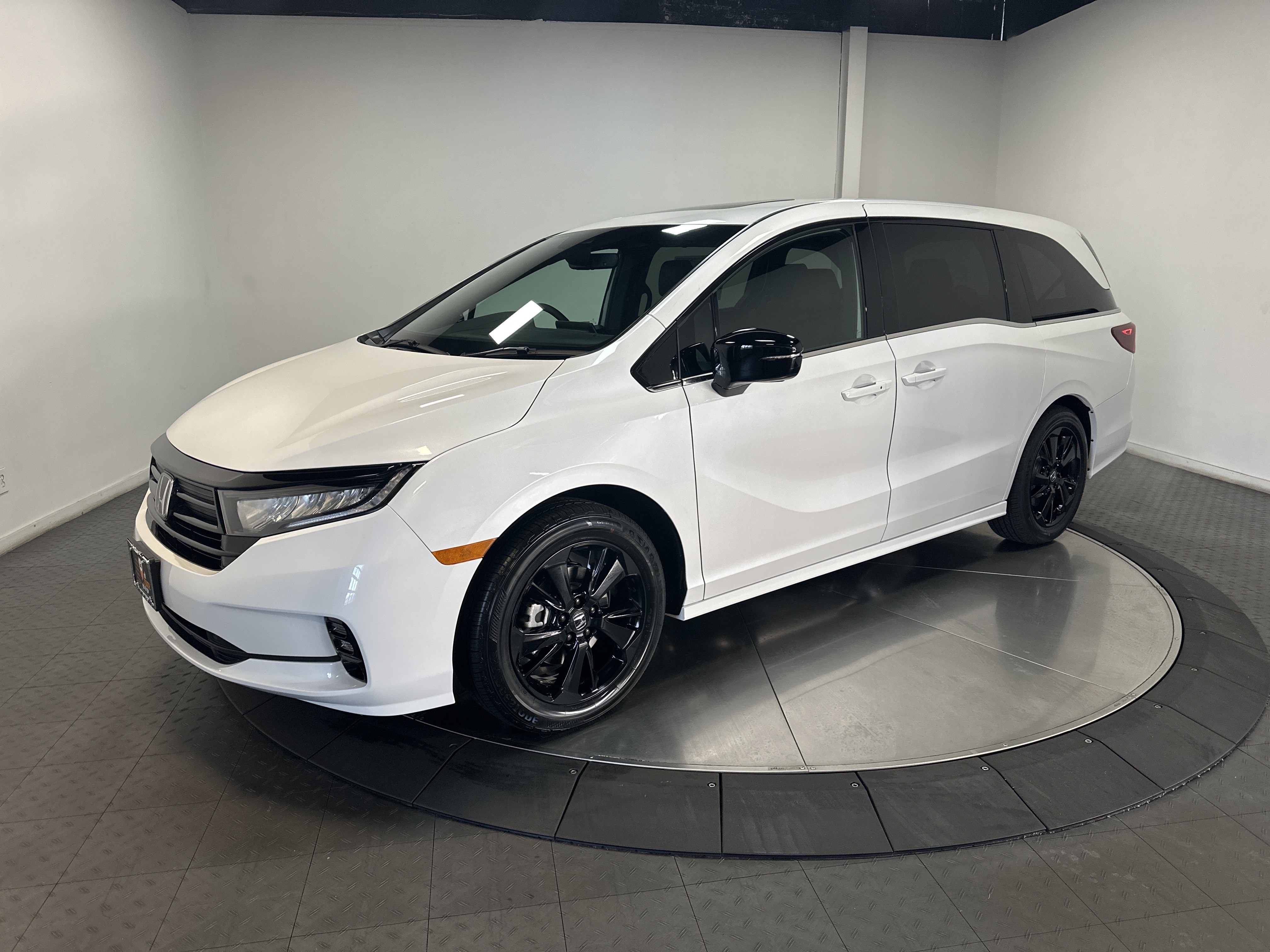 2024 Honda Odyssey Sport 1