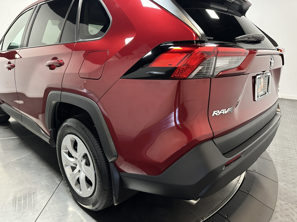 2020 Toyota RAV4 LE 10