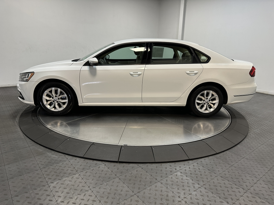 2018 Volkswagen Passat 2.0T S 8