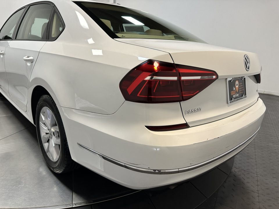 2018 Volkswagen Passat 2.0T S 10