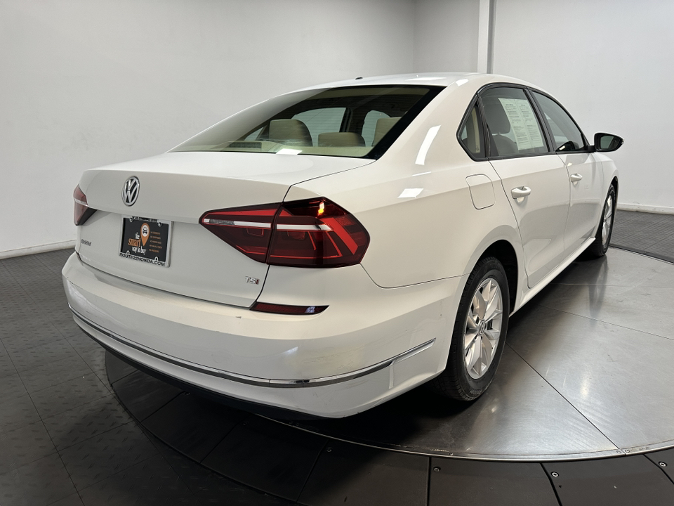 2018 Volkswagen Passat 2.0T S 13