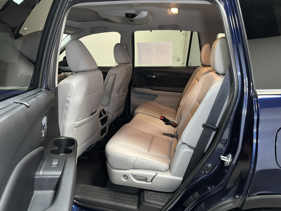 2022 Honda Pilot Touring 8-Passenger 31