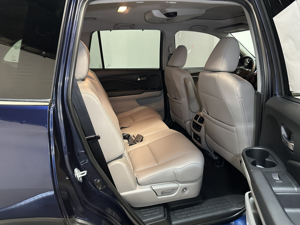 2022 Honda Pilot Touring 8-Passenger 35