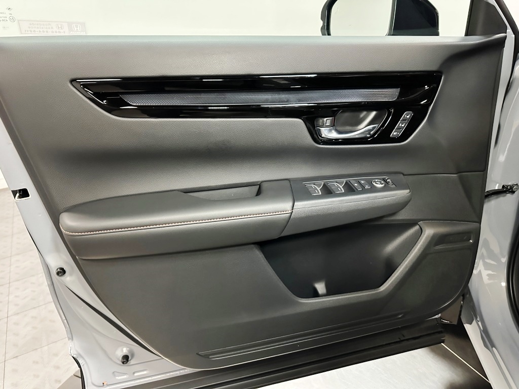 2025 Honda CR-V Hybrid Sport Touring 11
