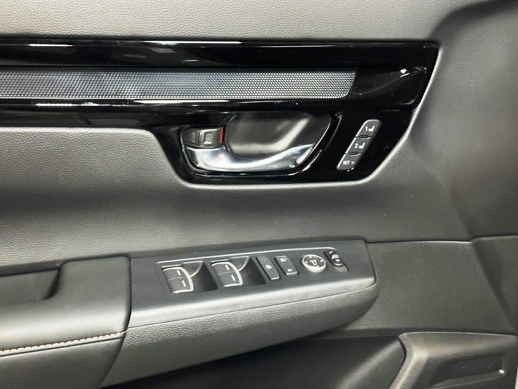 2025 Honda CR-V Hybrid Sport Touring 12