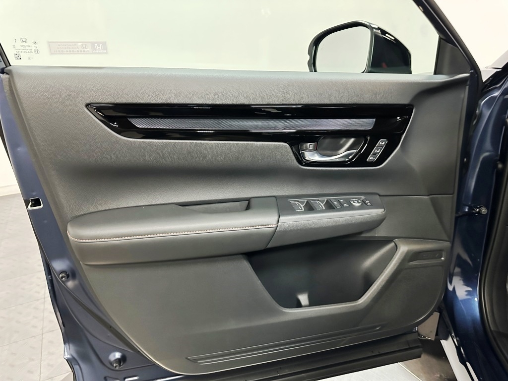 2025 Honda CR-V Hybrid Sport Touring 11