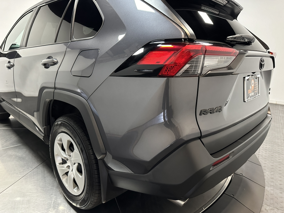 2019 Toyota RAV4 LE 10