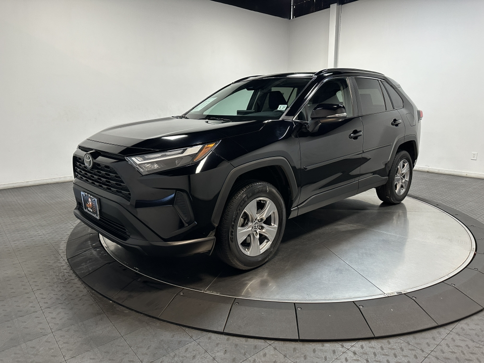 2022 Toyota RAV4 XLE 1