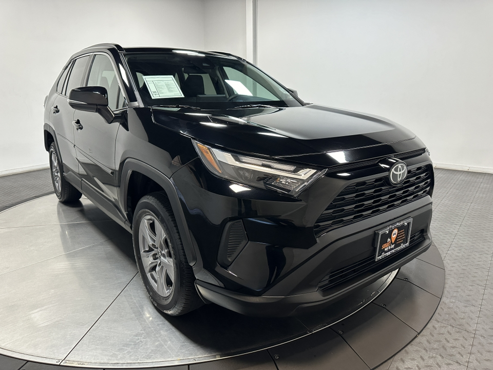 2022 Toyota RAV4 XLE 2