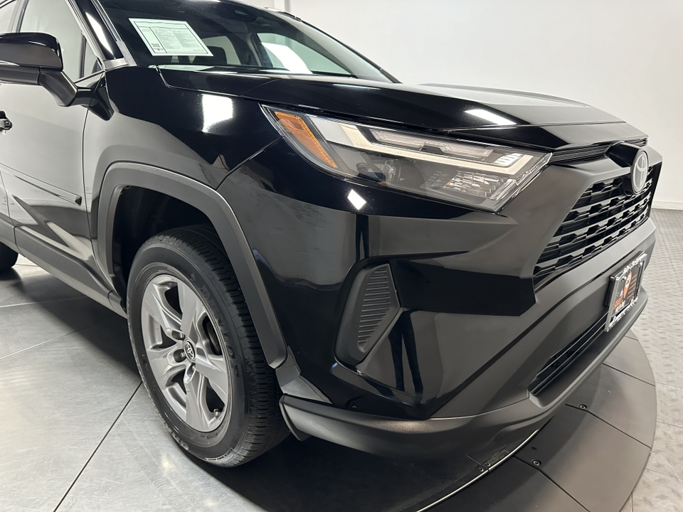 2022 Toyota RAV4 XLE 3