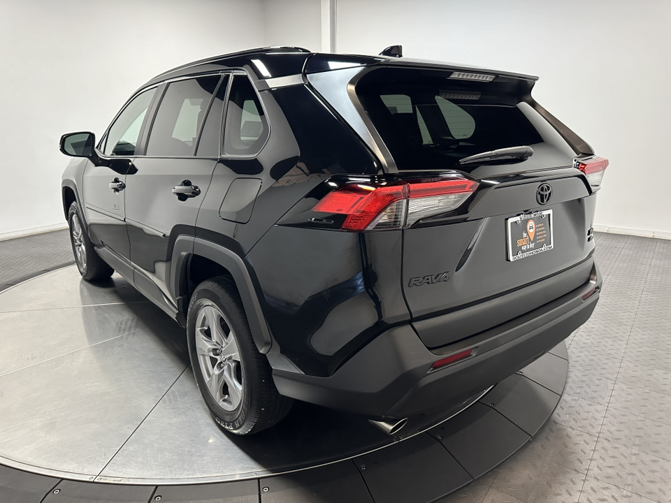 2022 Toyota RAV4 XLE 9