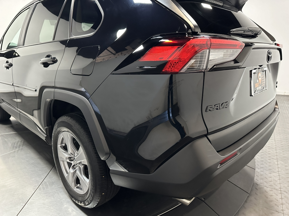 2022 Toyota RAV4 XLE 10