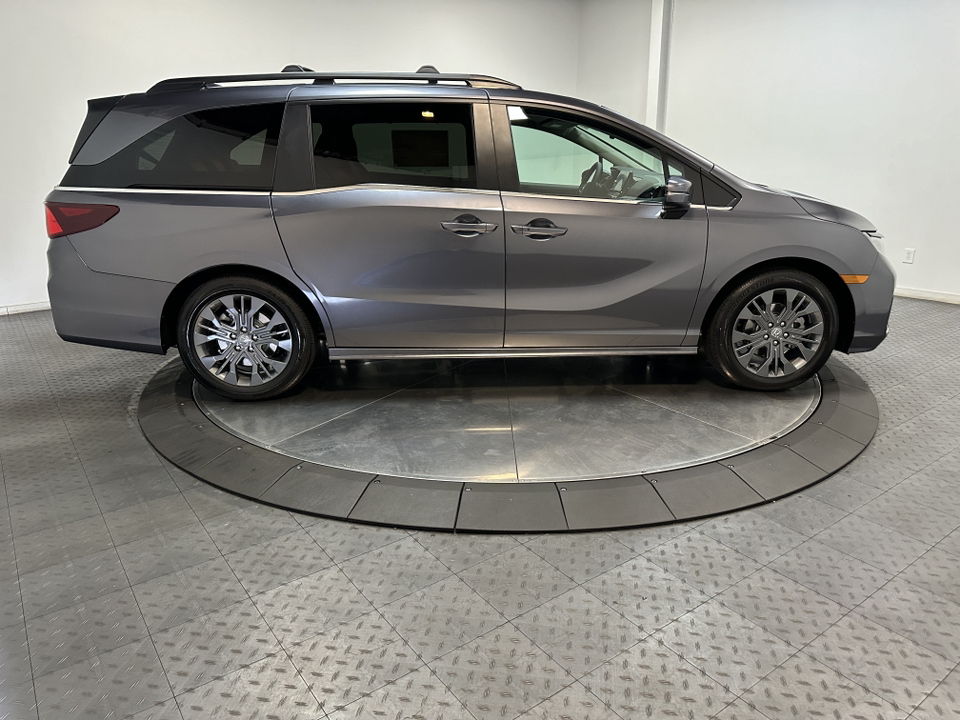 2025 Honda Odyssey Touring 9