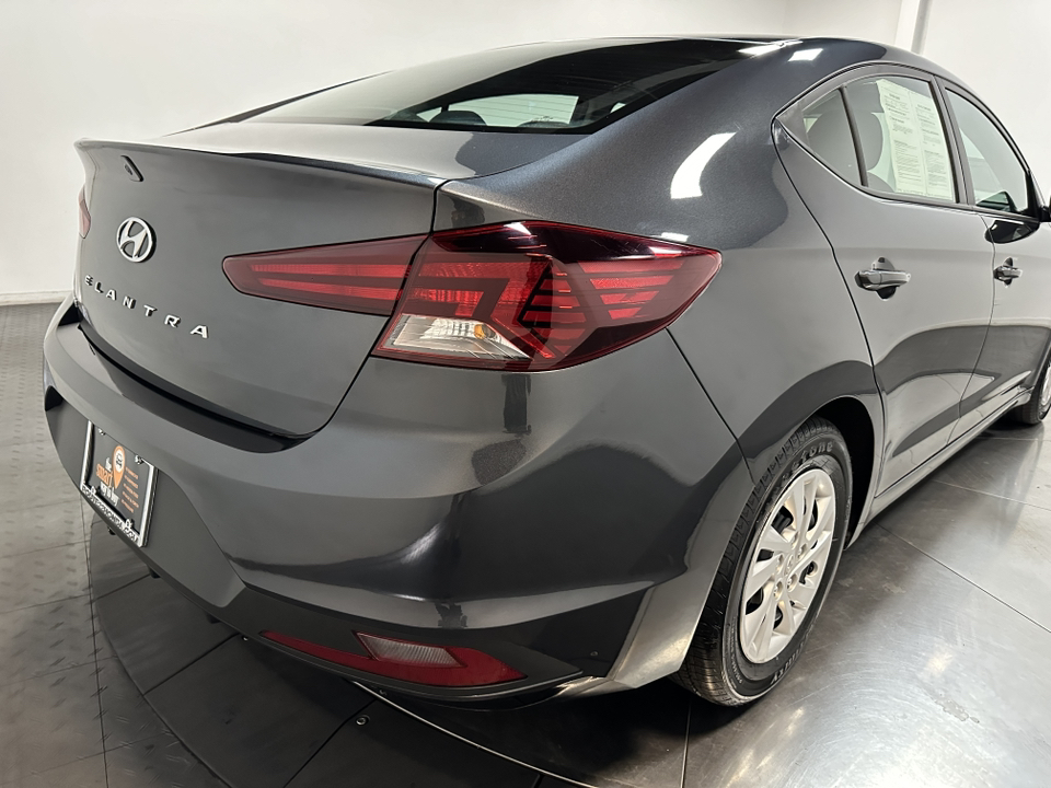 2020 Hyundai Elantra SE 14