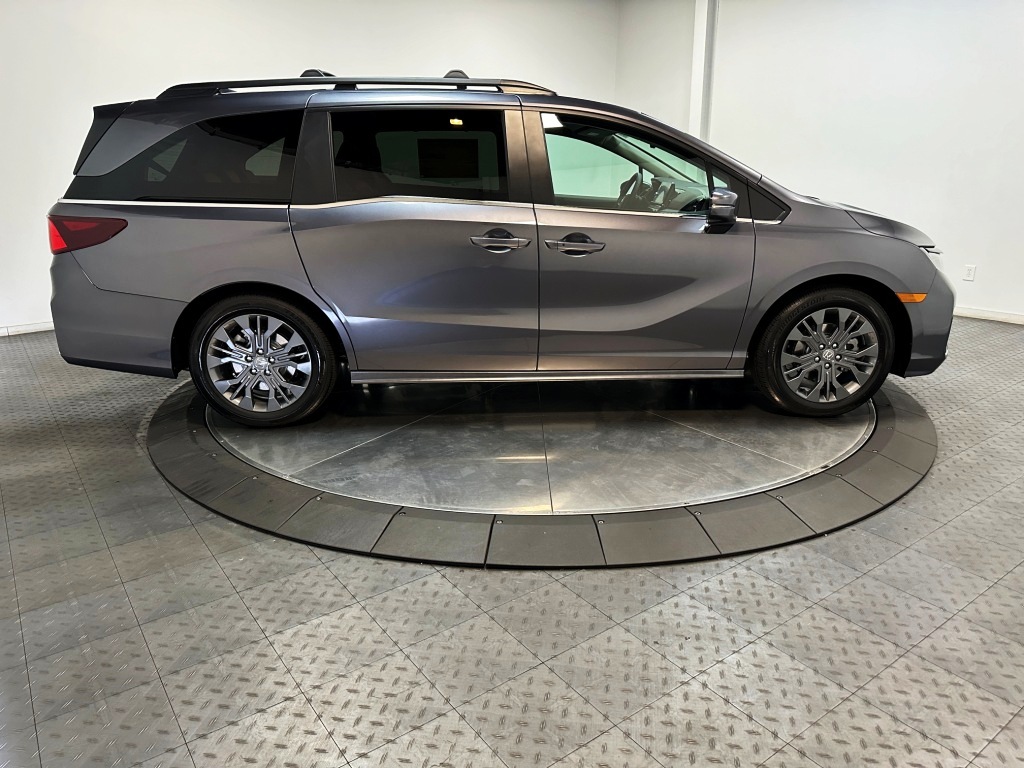 2025 Honda Odyssey Touring 9