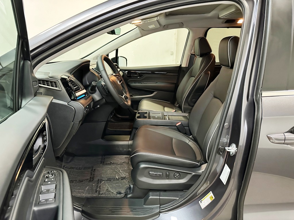 2025 Honda Odyssey Touring 13