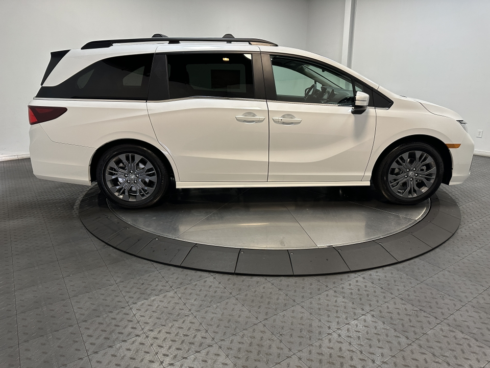 2025 Honda Odyssey Touring 9