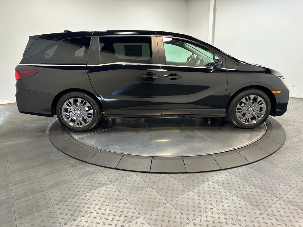 2025 Honda Odyssey Touring 9