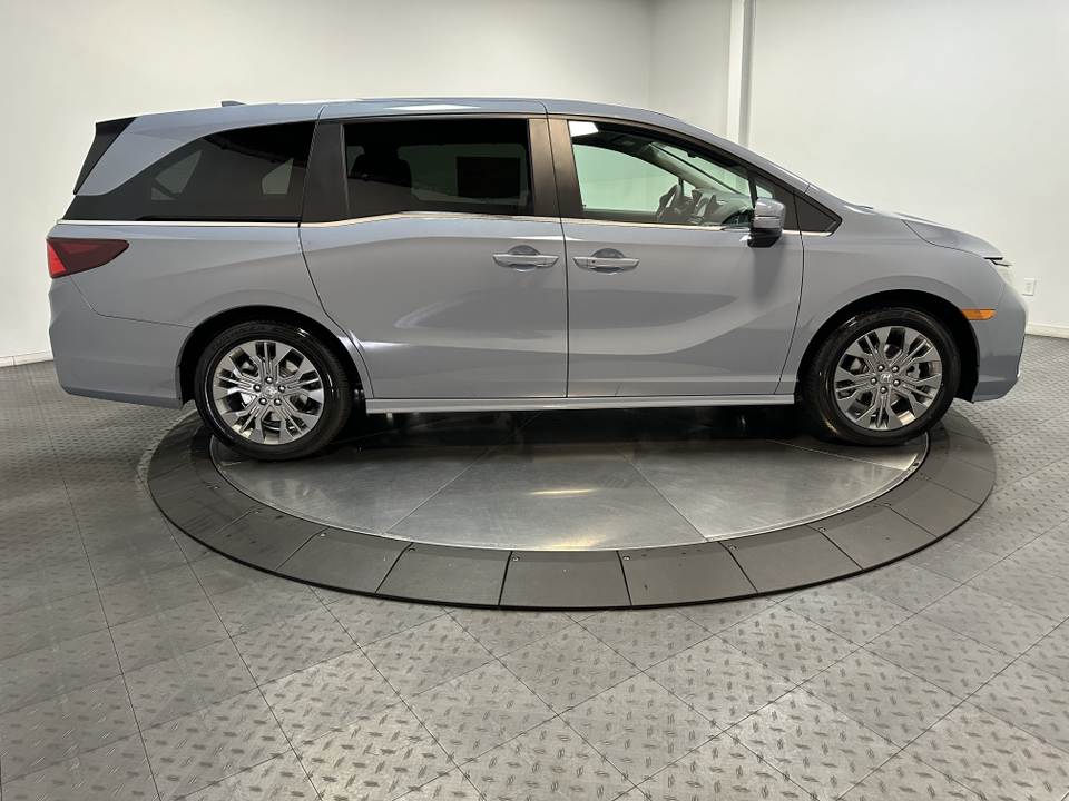 2025 Honda Odyssey Touring 9