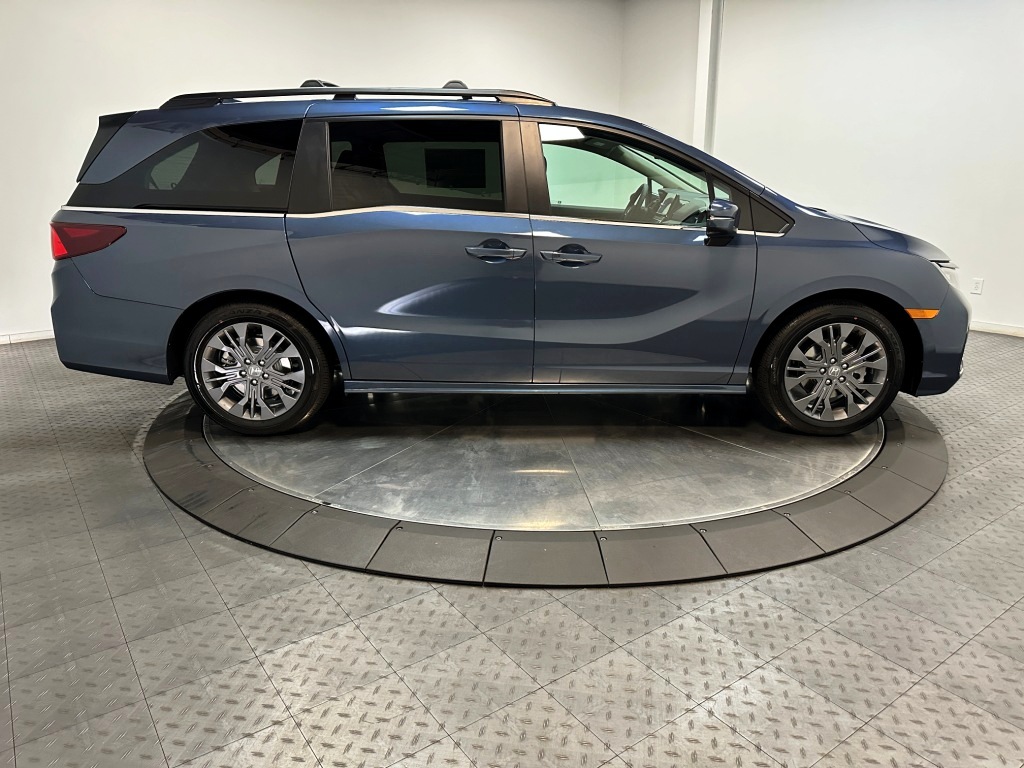 2025 Honda Odyssey Touring 9