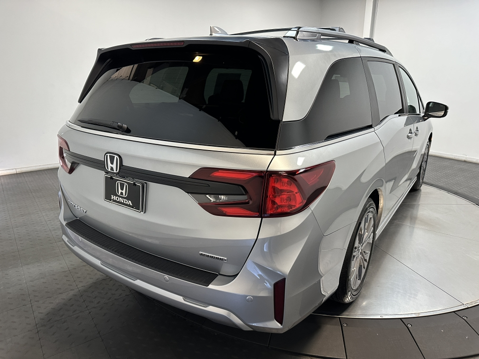 2025 Honda Odyssey Touring 8