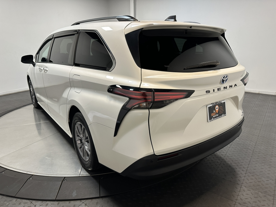 2021 Toyota Sienna XLE 9