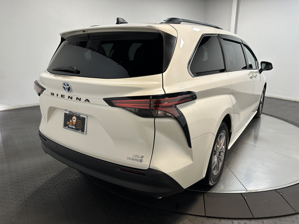 2021 Toyota Sienna XLE 13