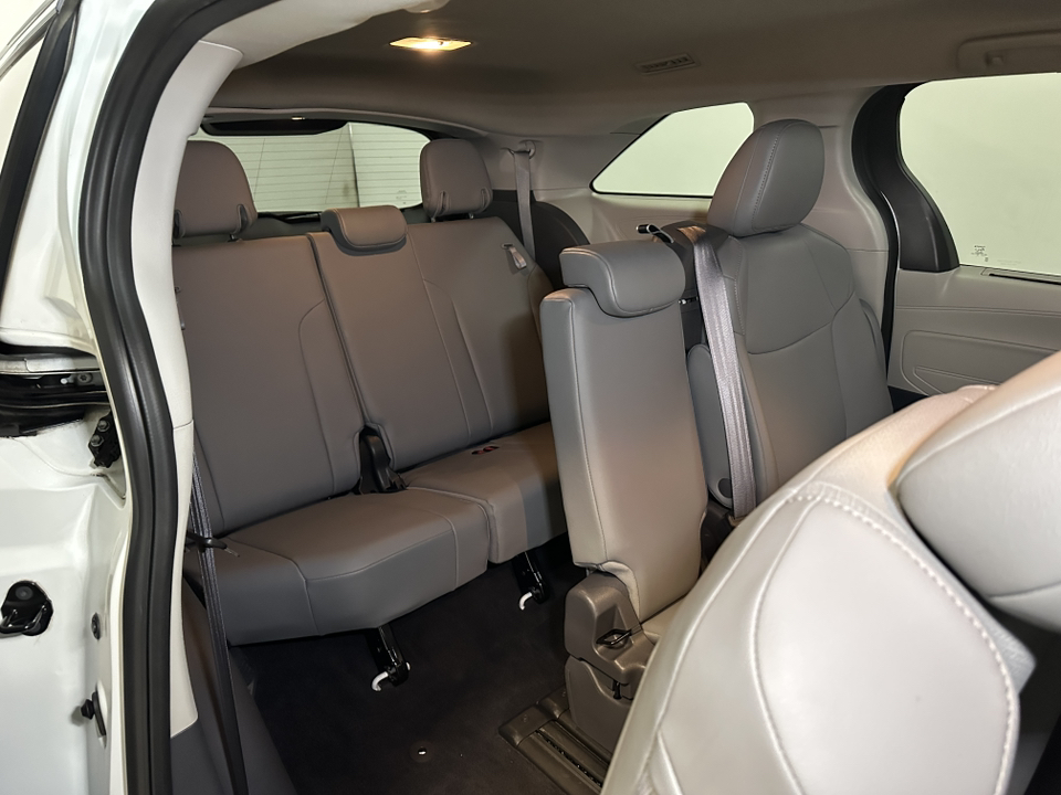 2021 Toyota Sienna XLE 34