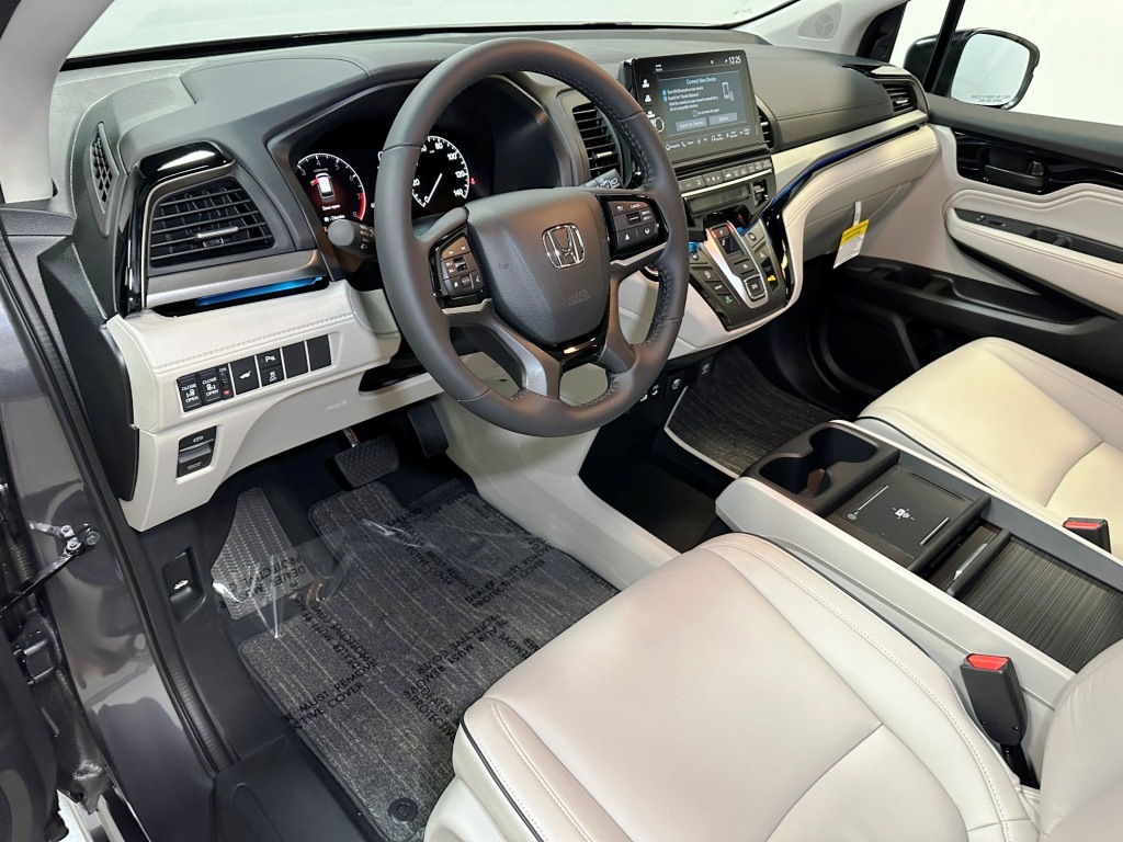 2025 Honda Odyssey Touring 18