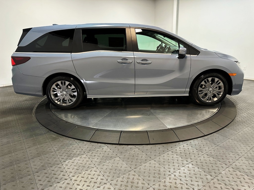 2025 Honda Odyssey Touring 9