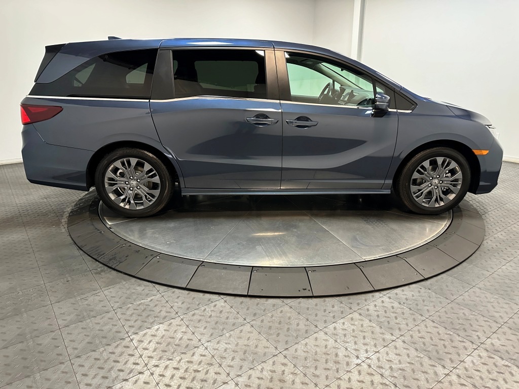 2025 Honda Odyssey Touring 9