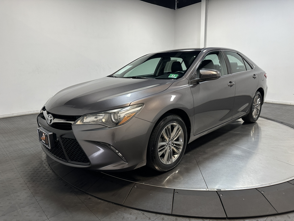 2017 Toyota Camry SE 1