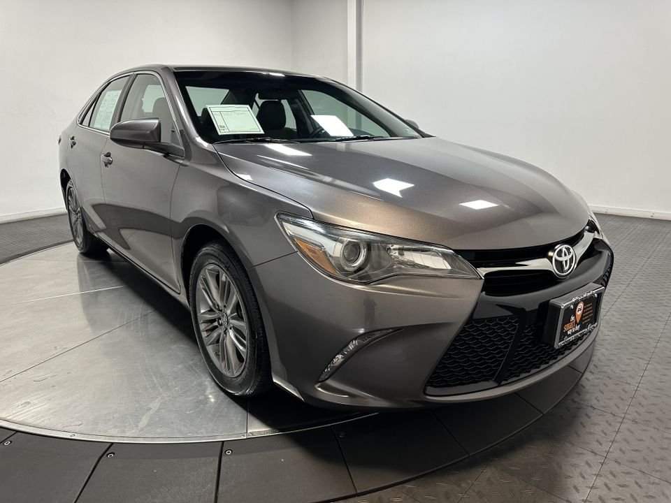 2017 Toyota Camry SE 2