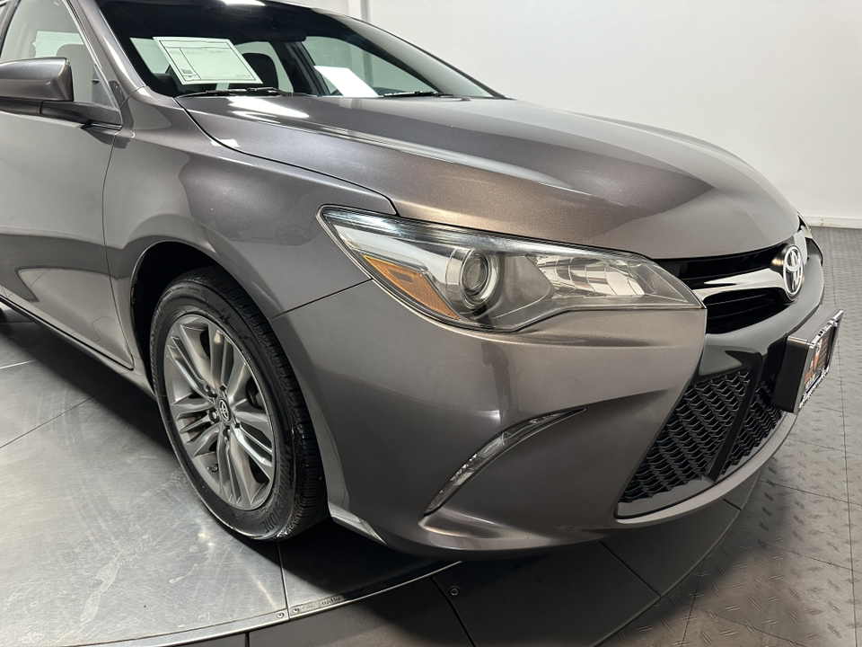 2017 Toyota Camry SE 3