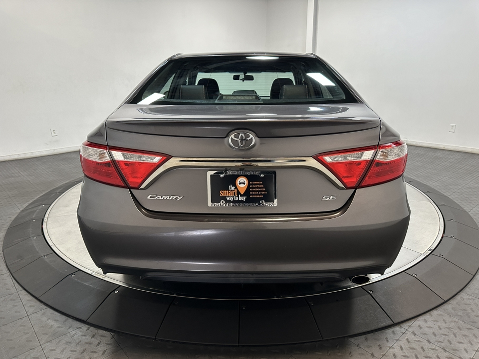 2017 Toyota Camry SE 11