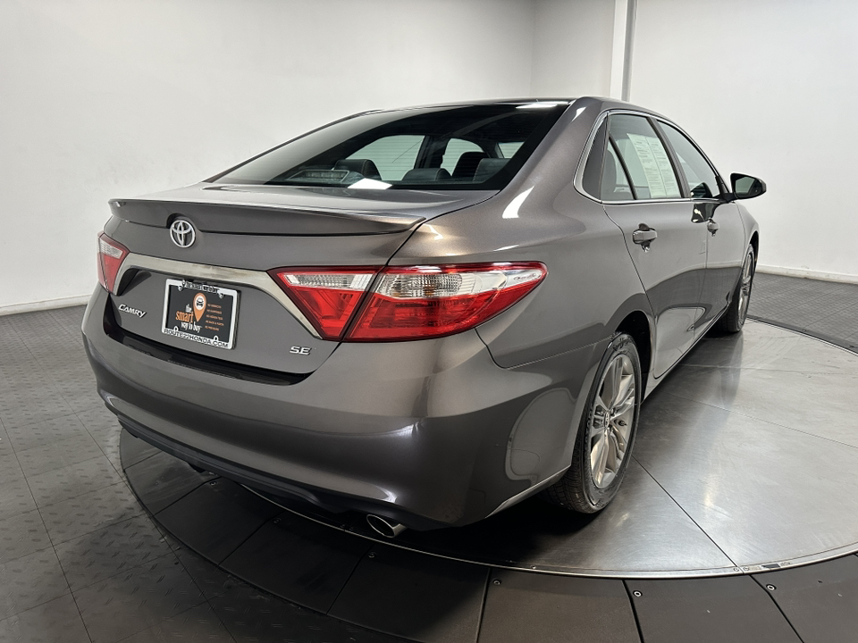 2017 Toyota Camry SE 13