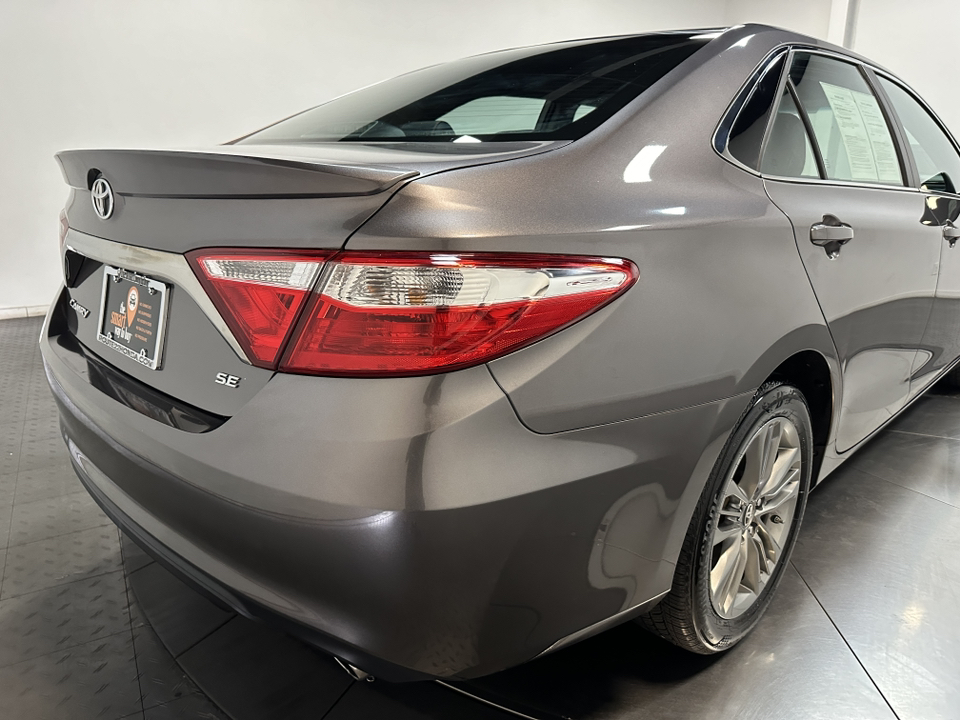 2017 Toyota Camry SE 14