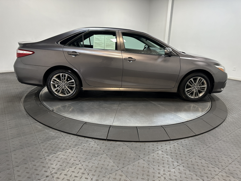 2017 Toyota Camry SE 15