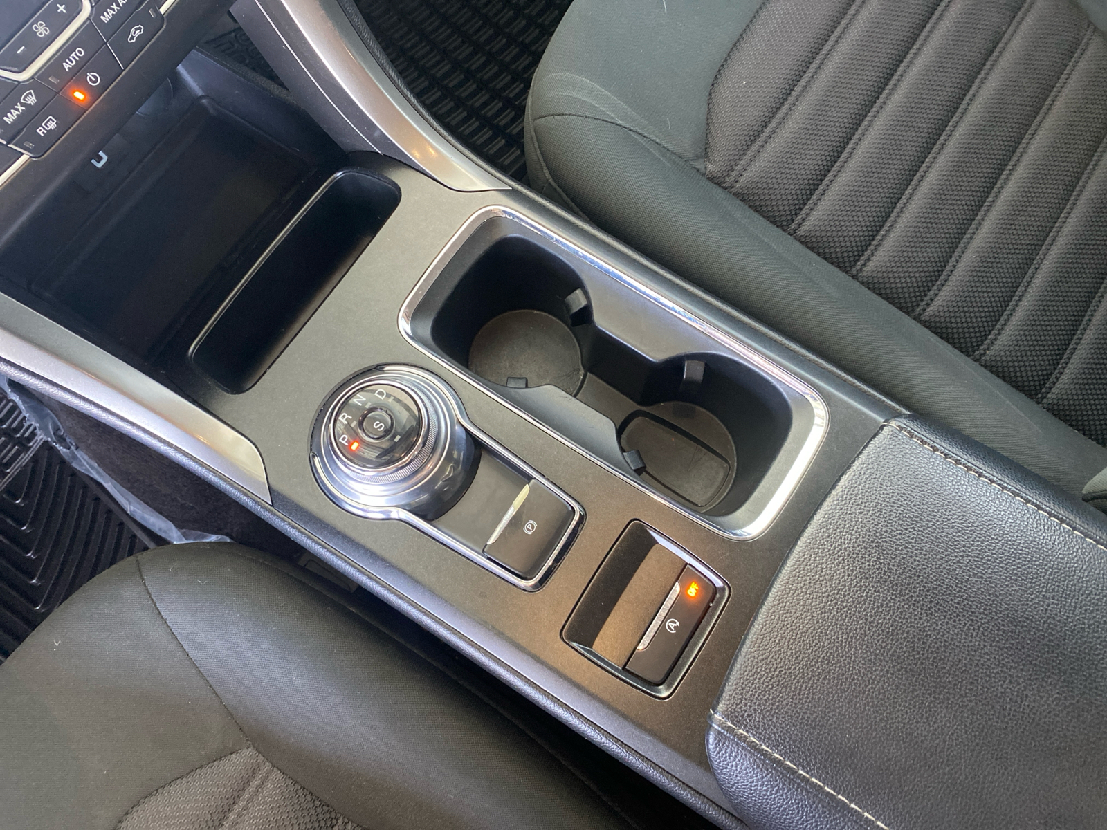 2017 Ford Fusion SE 14