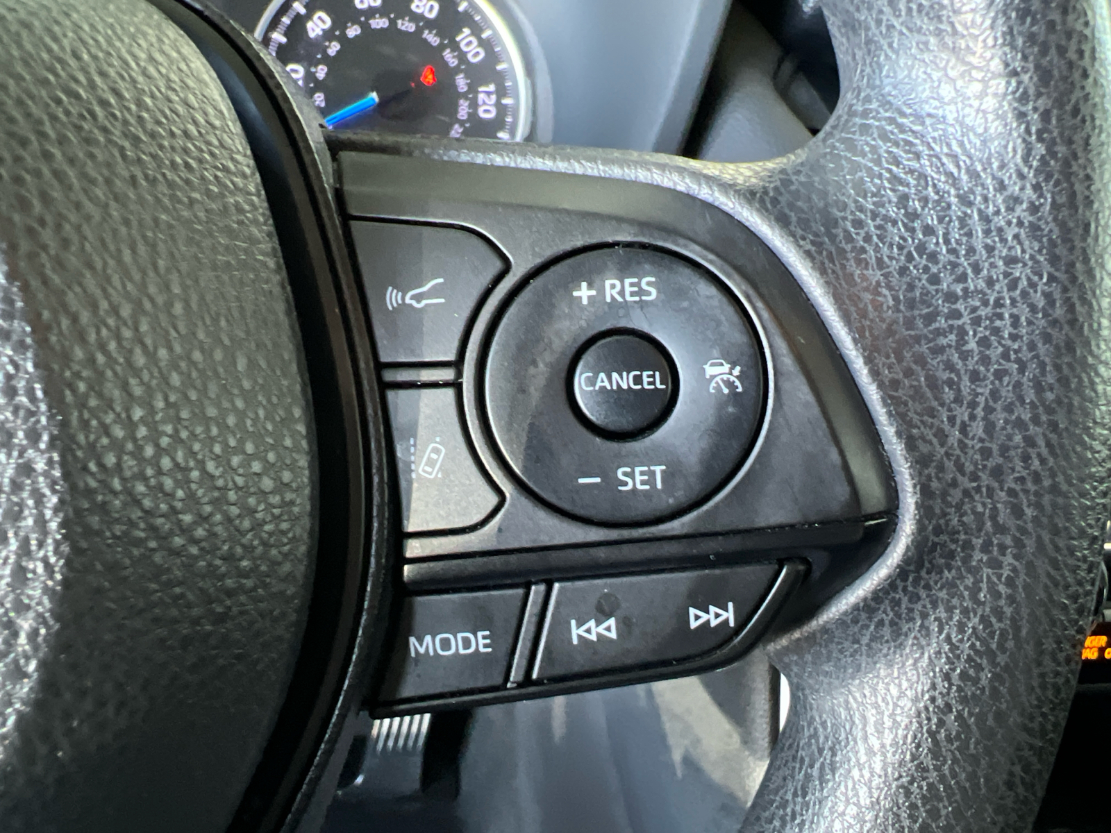 2019 Toyota RAV4 Hybrid XLE 10